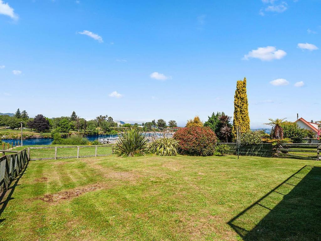 Central Riverside Retreat - Taupo Holiday Home Zewnętrze zdjęcie