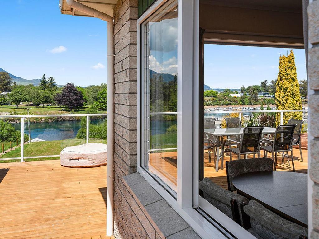 Central Riverside Retreat - Taupo Holiday Home Zewnętrze zdjęcie