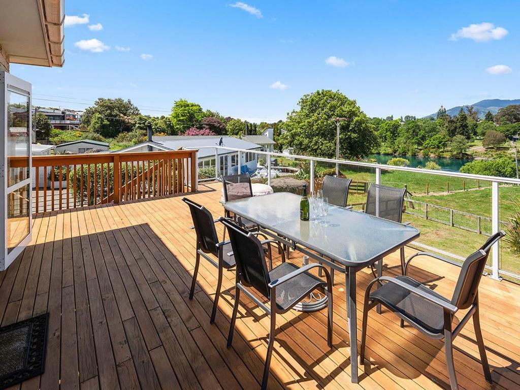 Central Riverside Retreat - Taupo Holiday Home Zewnętrze zdjęcie